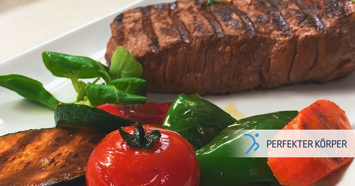 Saftiges Steak mit gebratenem Gemüse - Perfekter Körper