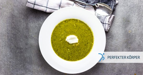 Brokkoli-Cremesuppe mit saurer Sahne